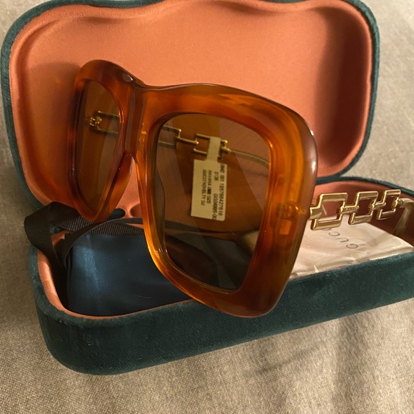 Gucci sunglasses main image 2